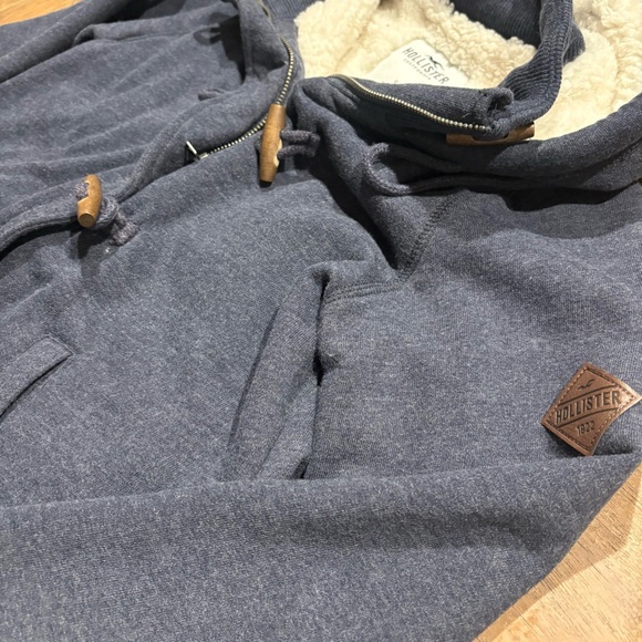 Hollister Dark Blue Hoodie with Toggle Closures, Size S - Picture 3 of 8